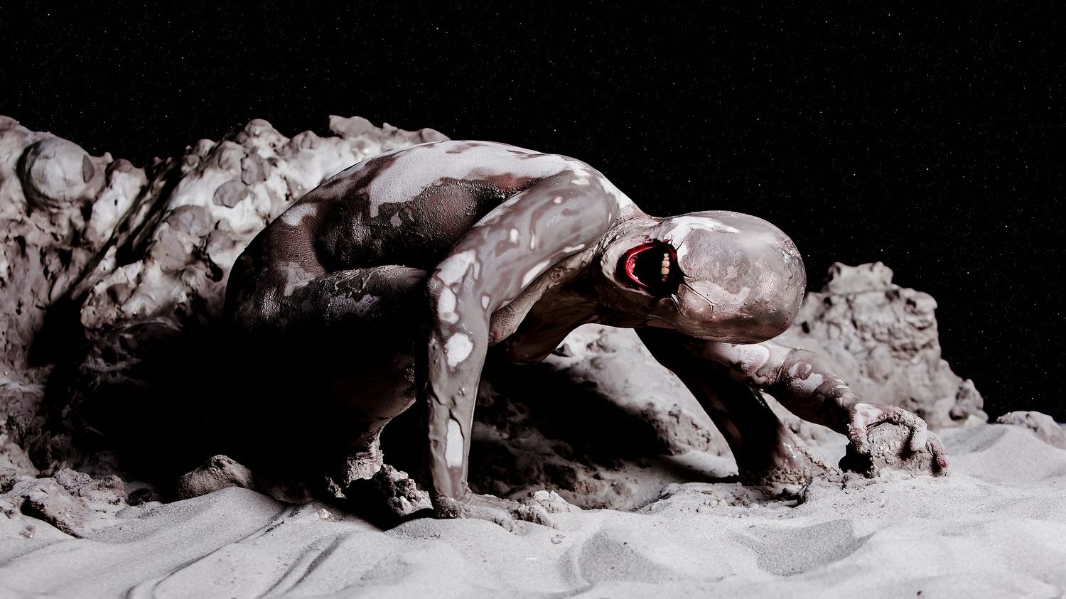 Création de masque et d'un maquillage bodypainting pour la créature "Fragile" à l'argile par Mickey Artworld - Photo Warped Galerie