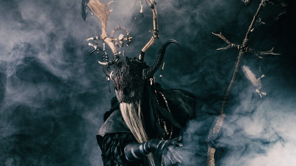 Création d'un masque et d'un costume de chaman par Mickey Artworld - Photo Warped Galerie