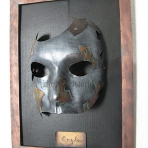 Masque de la série "Industrial Masks" pour expo-vente par Mickey Artworld